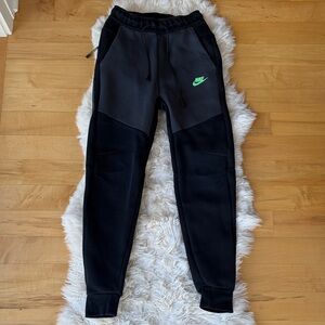 Nike Mens Tech Jogger Pants, size XS